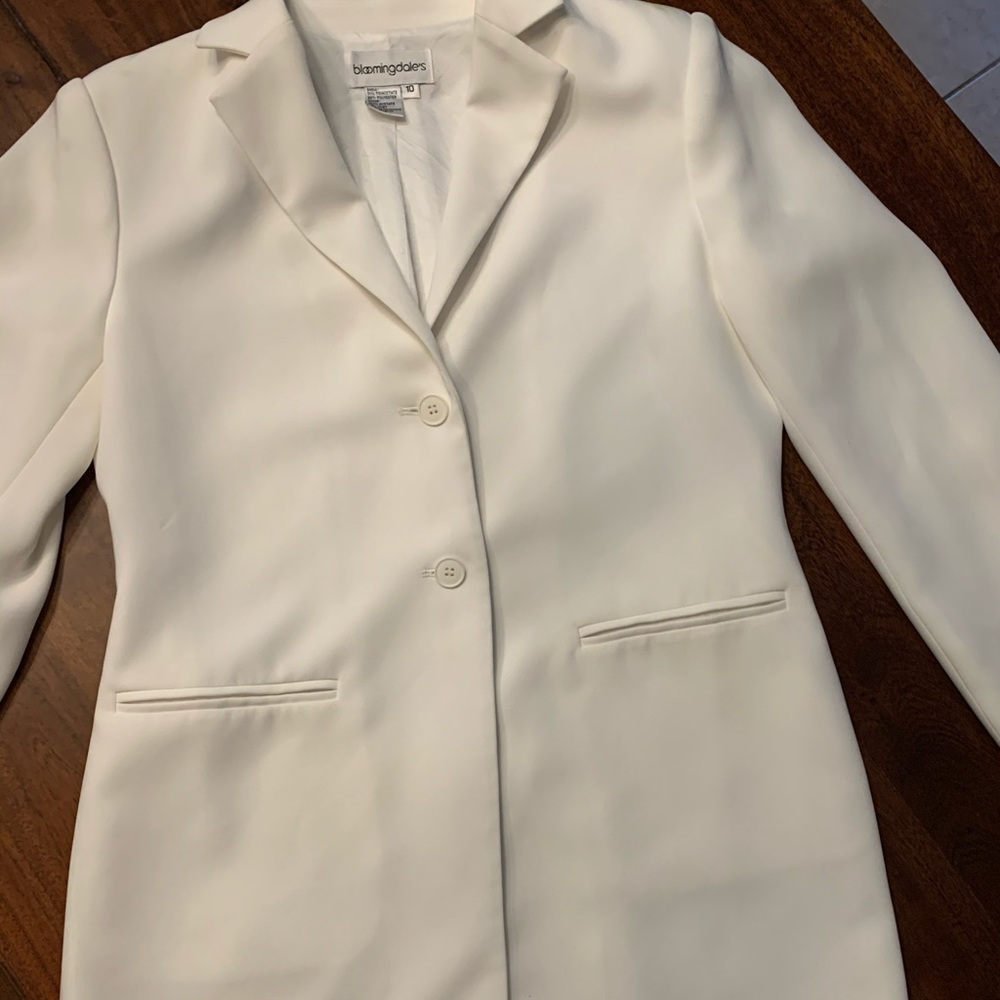Bloomingdale’s long white Blazer with pants